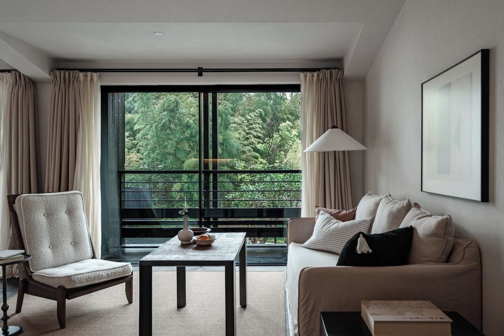 Signature Twin Room, Balcony, Mountain View