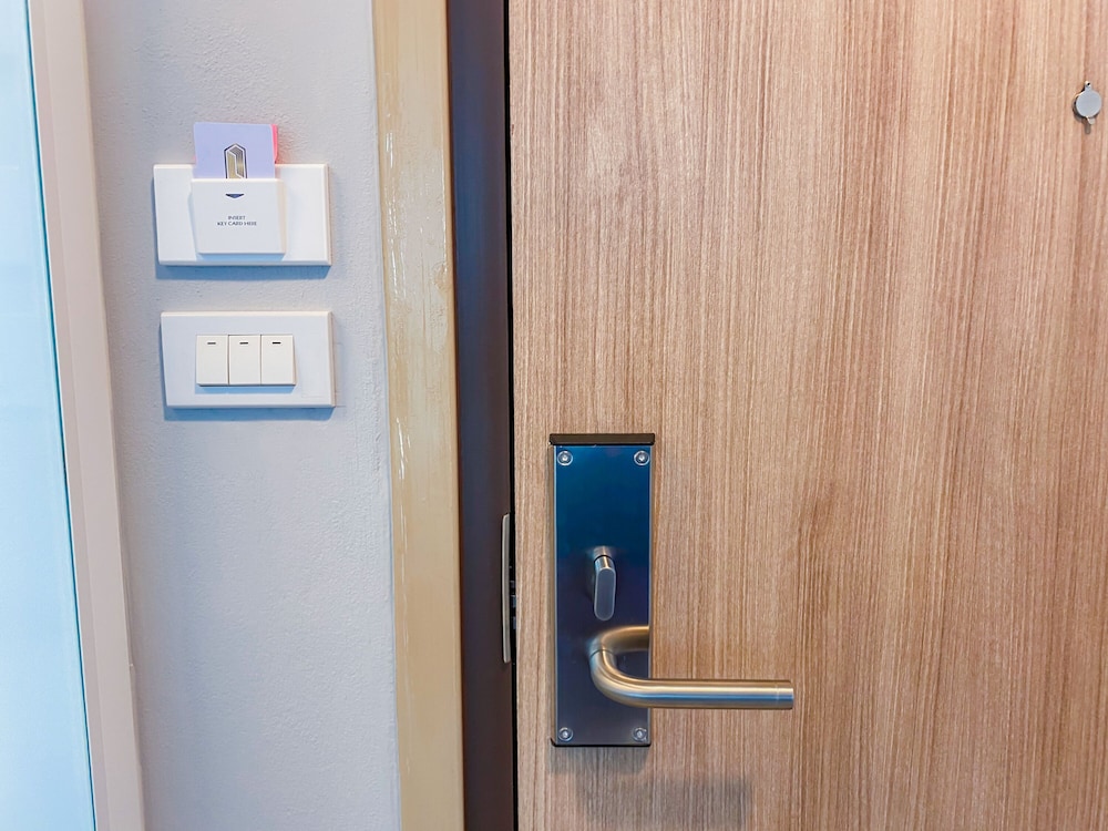 Standard Twin Room - Photo 10