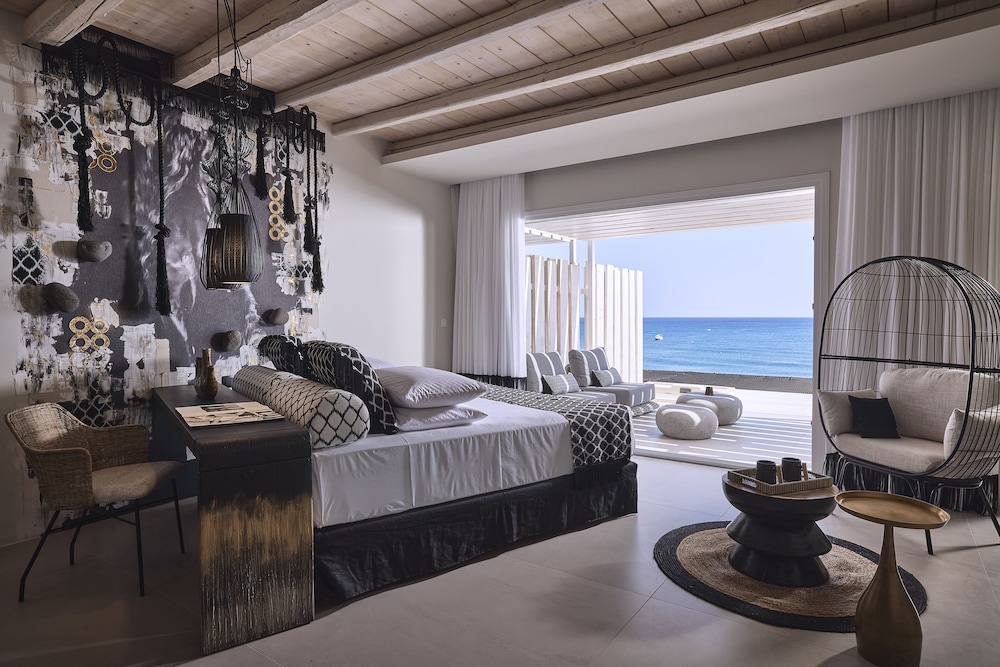 Signature Suite, Hot Tub, Sea View