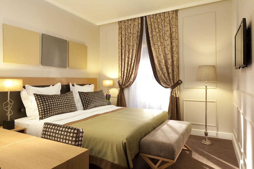 Hotel Galileo bedroom photo