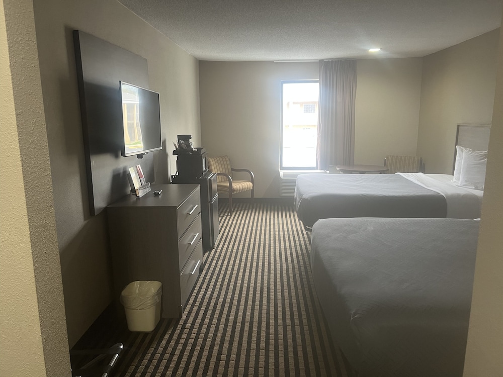 Room, 2 Queen Beds, Non Smoking - Photo 3