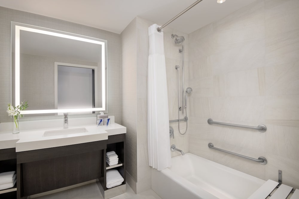 Classic Room, 2 Queen Beds, Transfer Shower, Non Smoking (Mobility Accessible)