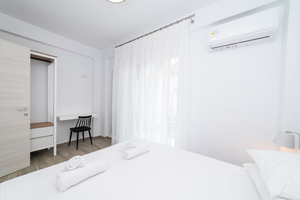 One bedroom Apartment with Pool Access photo 1