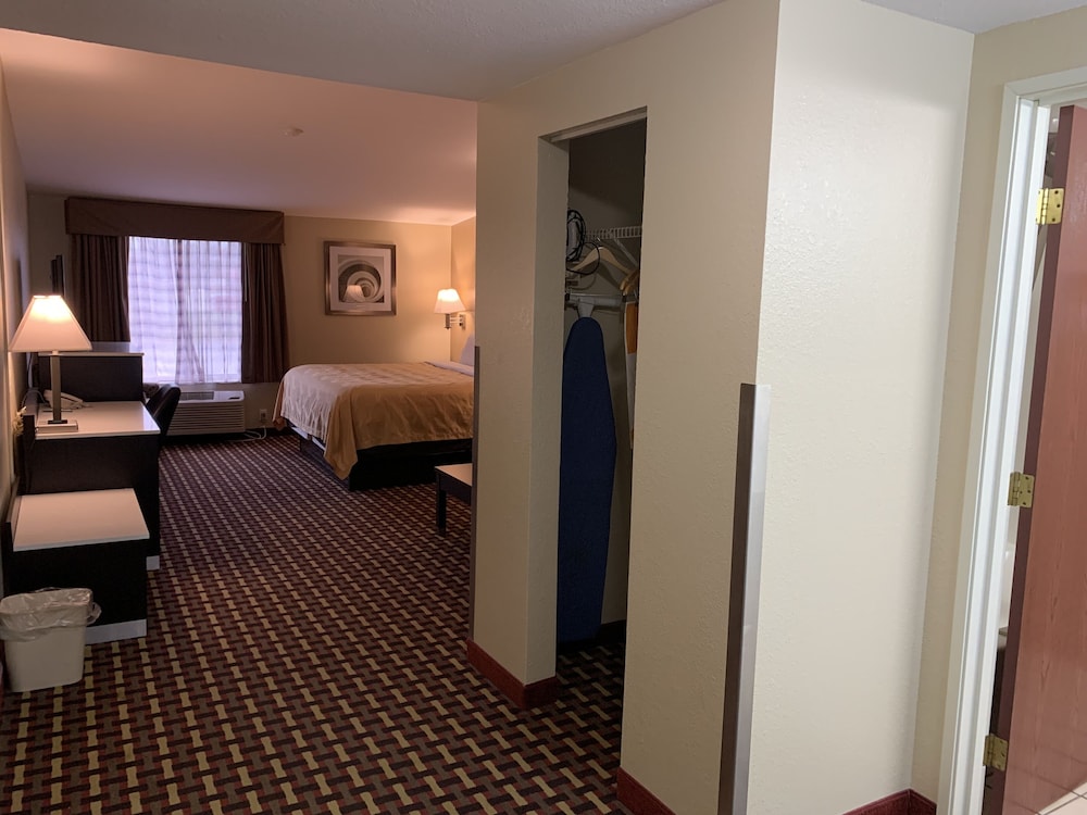 Efficiency, Room, 1 King Bed, Non Smoking - Photo 1