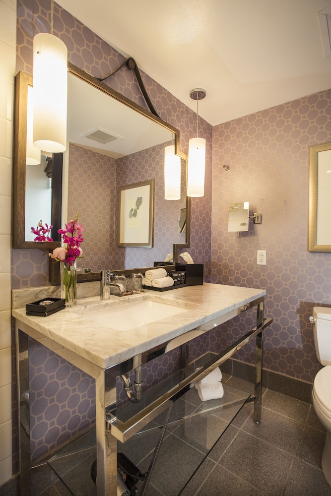 Room, 1 Queen Bed, City View - Photo 5