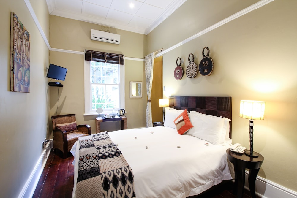 Lion Queen Size Room photo 1