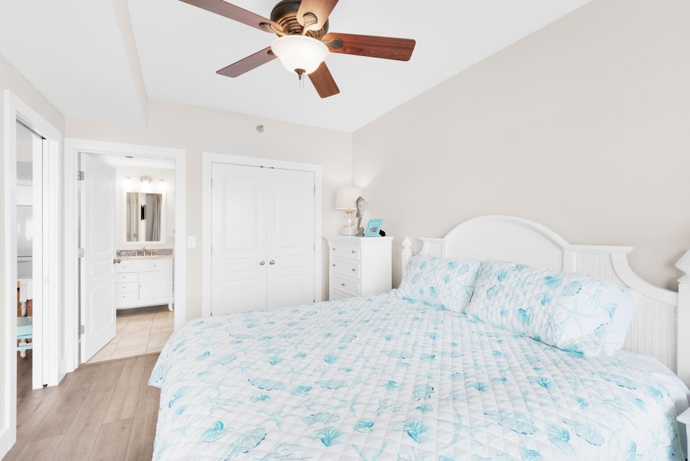 Apartment, Multiple Beds (Emerald Isle unit 406) photo 2