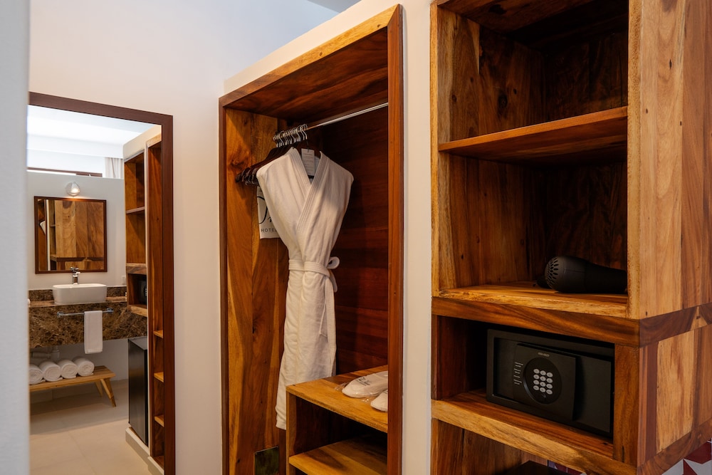 Oceanview Room - Photo 4