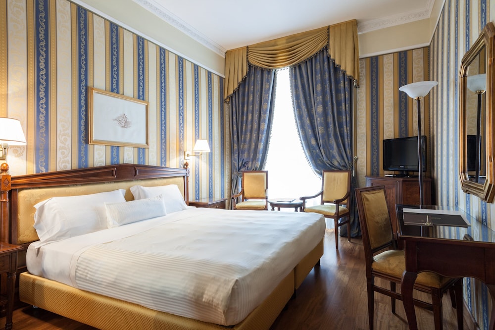 Deluxe Triple Room thumbnail 5
