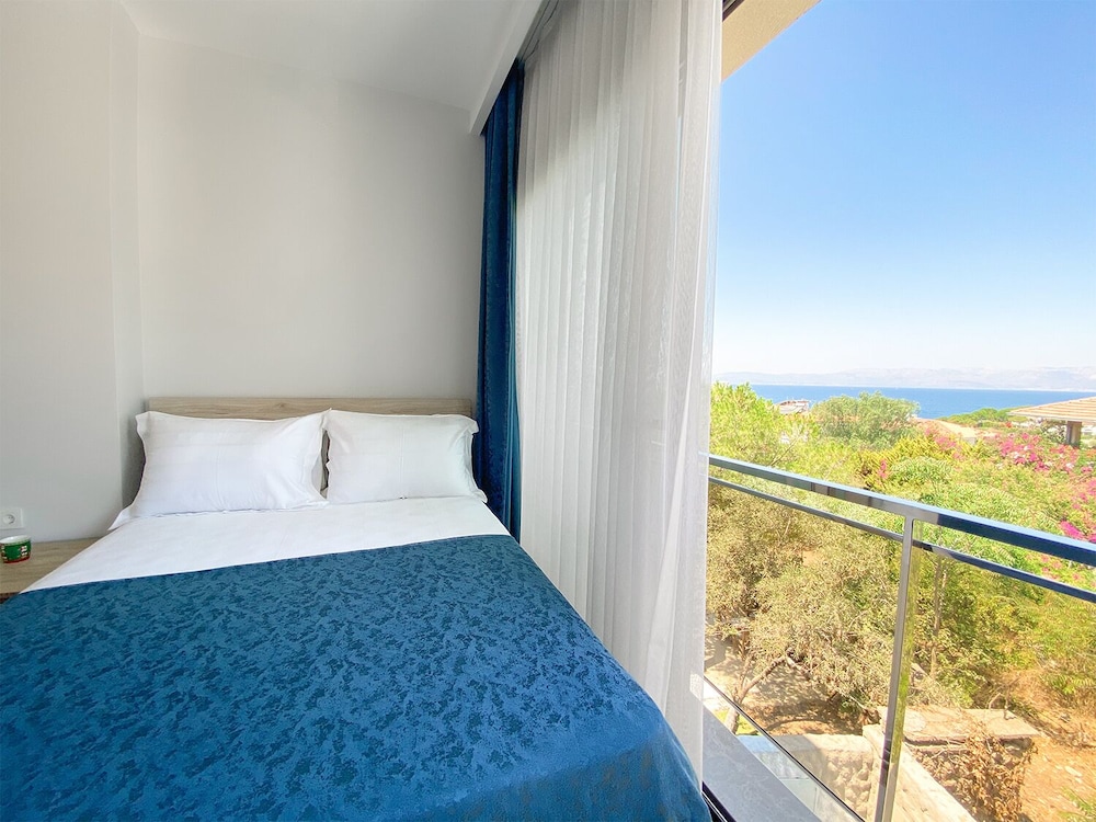 Standard Room, 1 Double Bed, Sea View, Garden Area photo 3