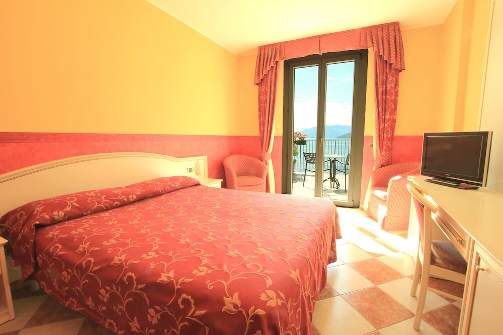 Superior Double Room, Lake View photo 2