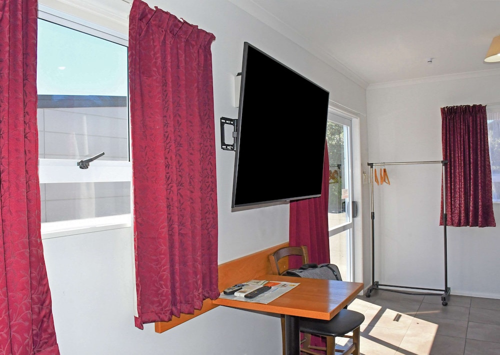 Room, Multiple Beds, Non Smoking - Photo 5