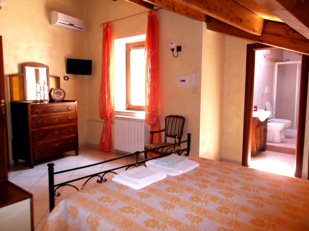 Comfort Double or Twin Room photo 3