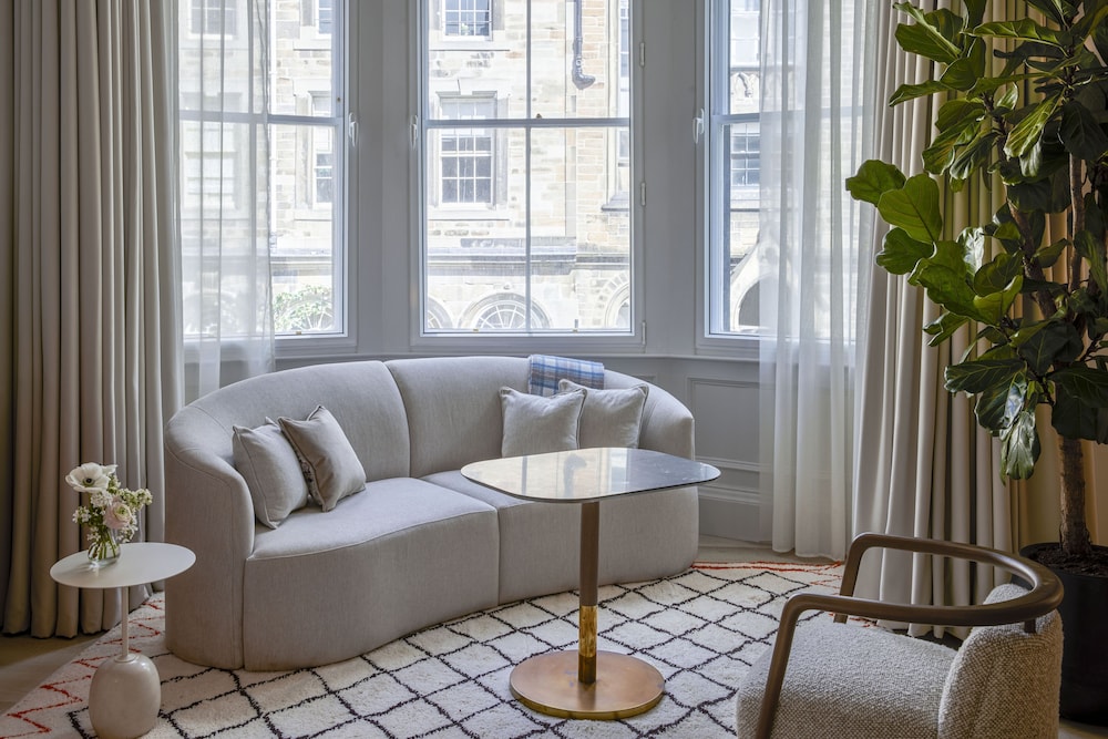 Grand Chamber Junior Suite