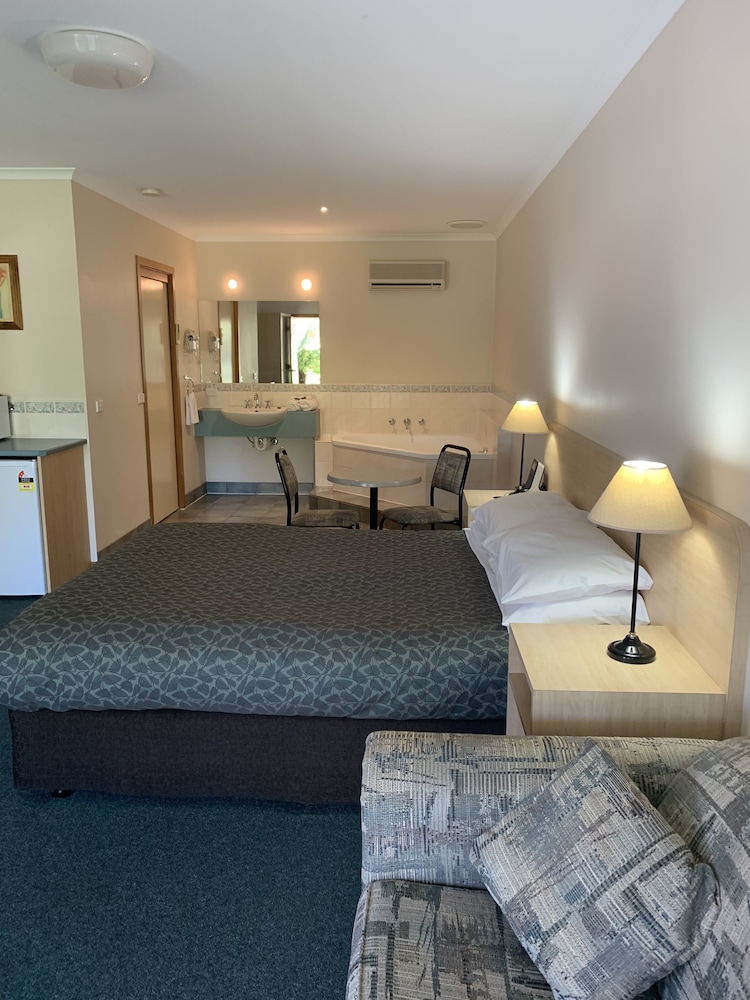 Queen Room With Spa Bath