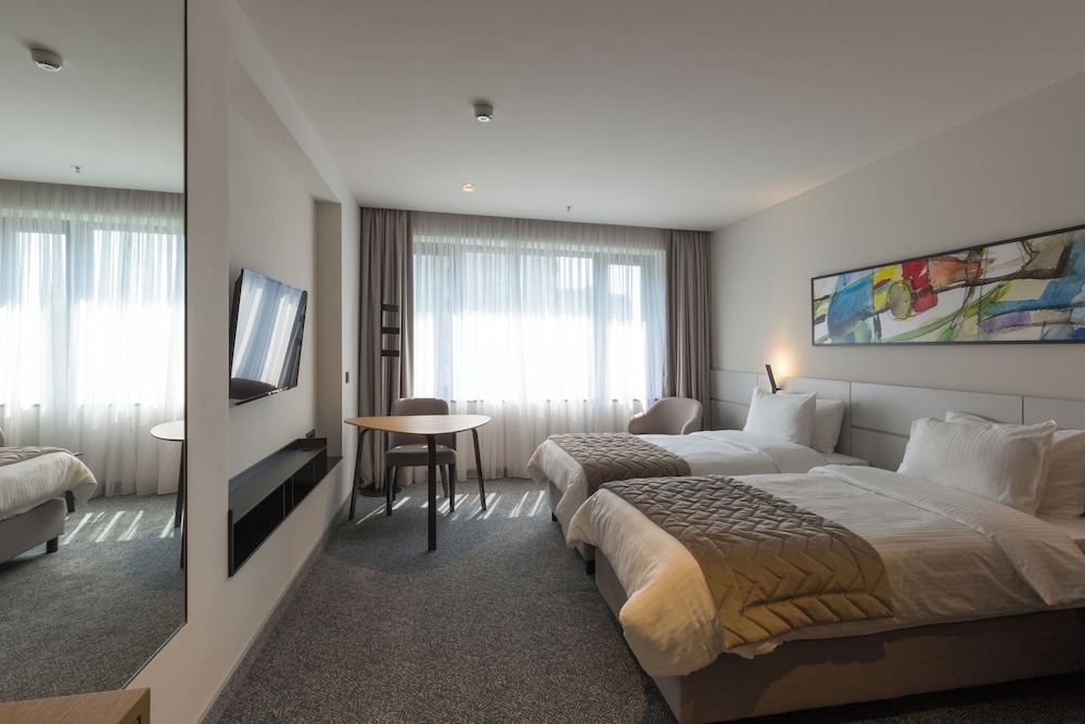 Premium Twin Room - Photo 8