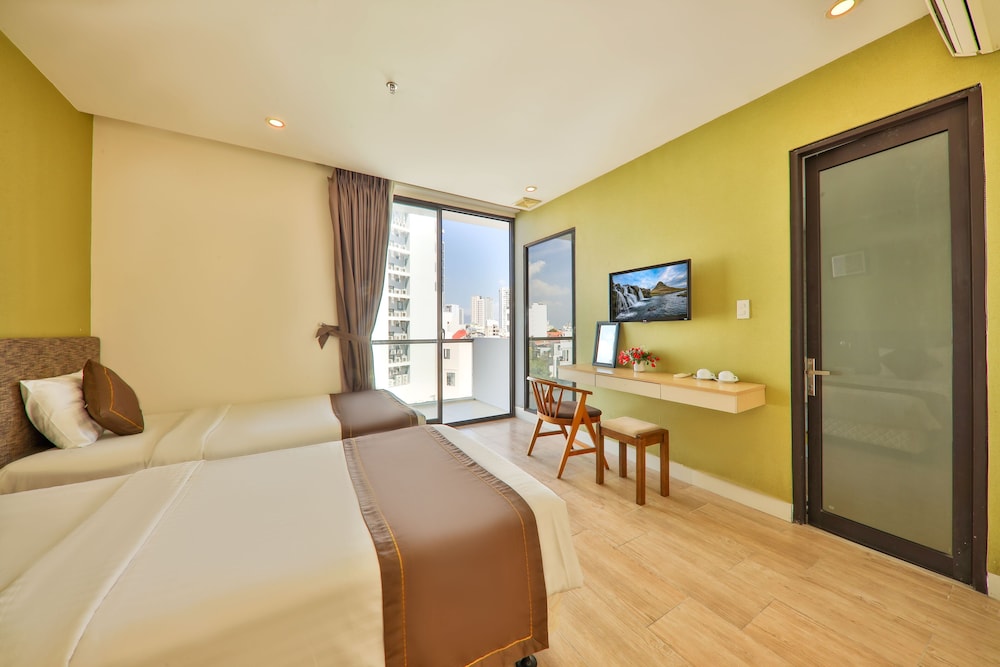 Senior Twin Room, City View