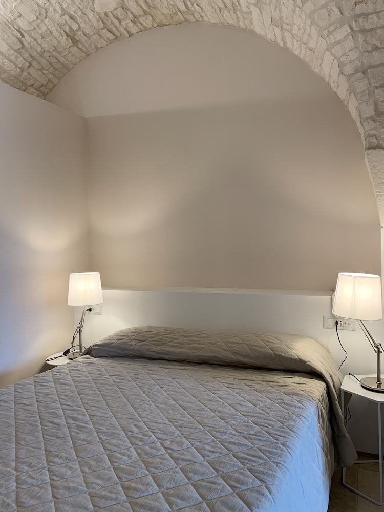 Classic Room, 1 King Bed with Sofa bed, Courtyard View