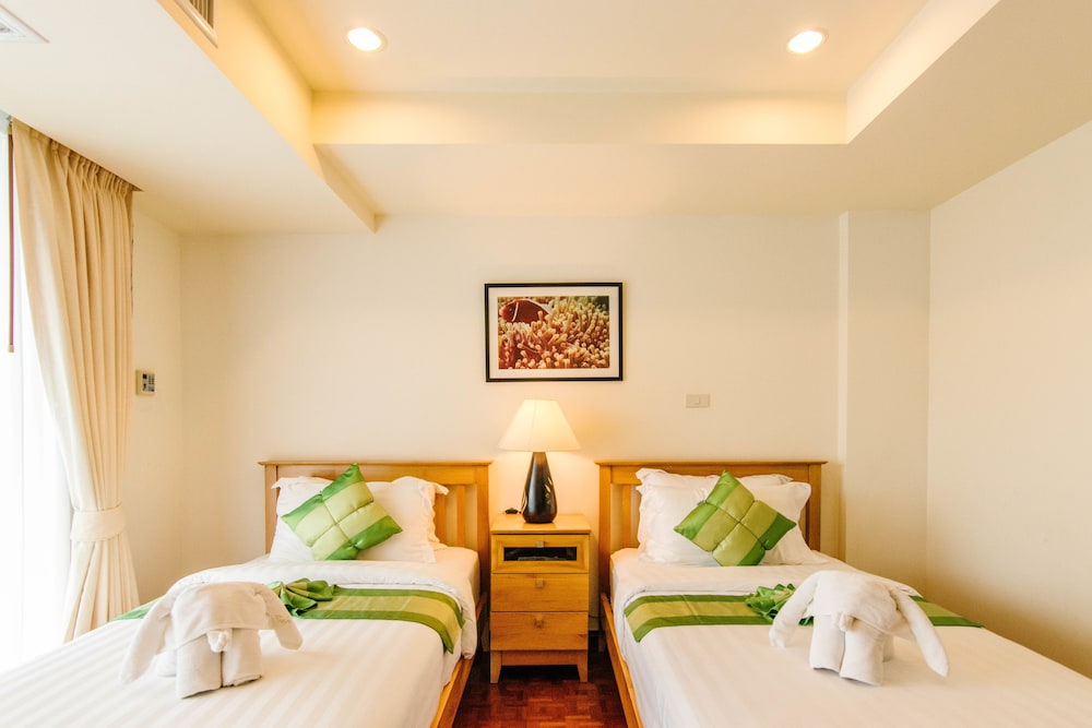 Suite, 2 Bedrooms, Kitchenette photo 2