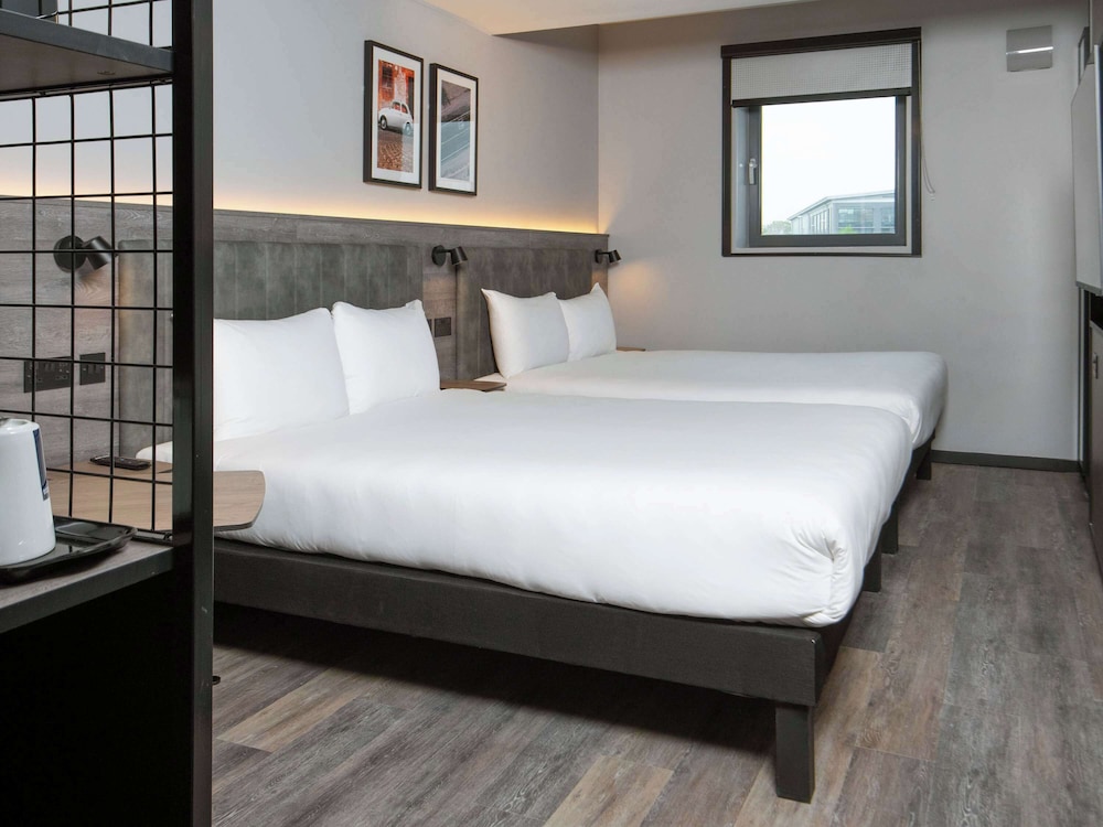 Standard Room, 2 Double Beds - Photo 4