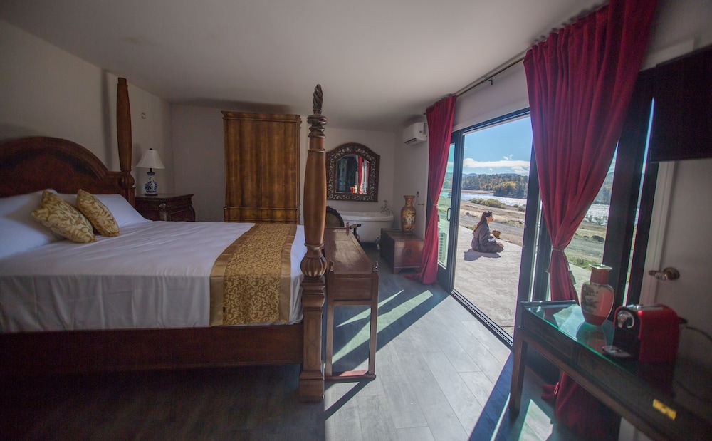 Panoramic Studio, Bathtub, Lake View - Photo 13