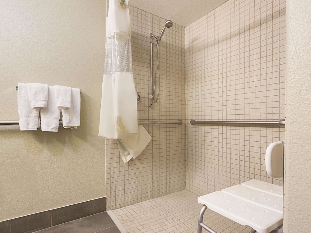 Deluxe Suite, 1 King Bed, Accessible, Non Smoking (Mobility, Tub w/ Grab Bars) - Photo 5