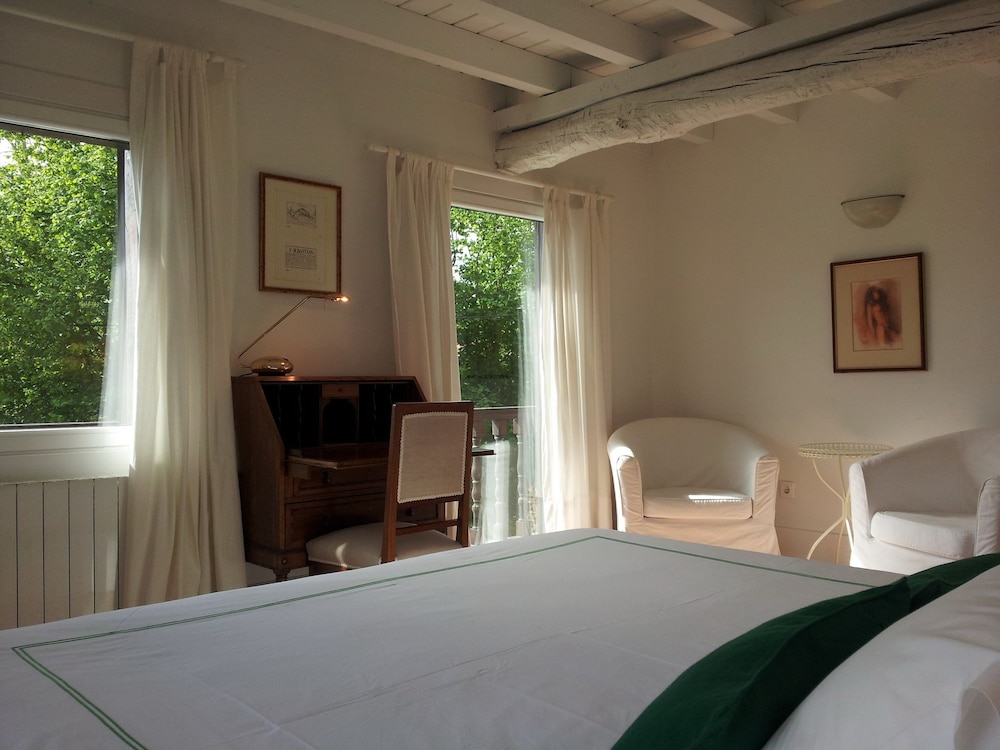 Superior Double Room, Ensuite - Photo 3