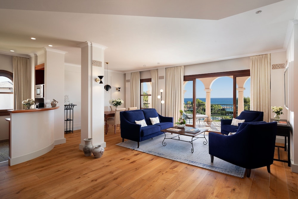 St. Regis 1 Bedroom Residence Suite, 1 King Bed
