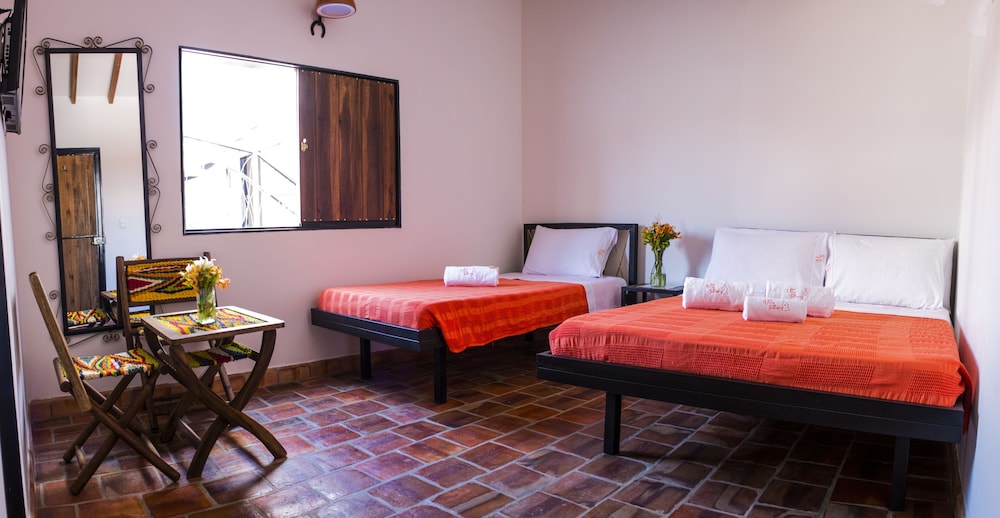 Traditional Triple Room, Multiple Beds, Pool View photo 2