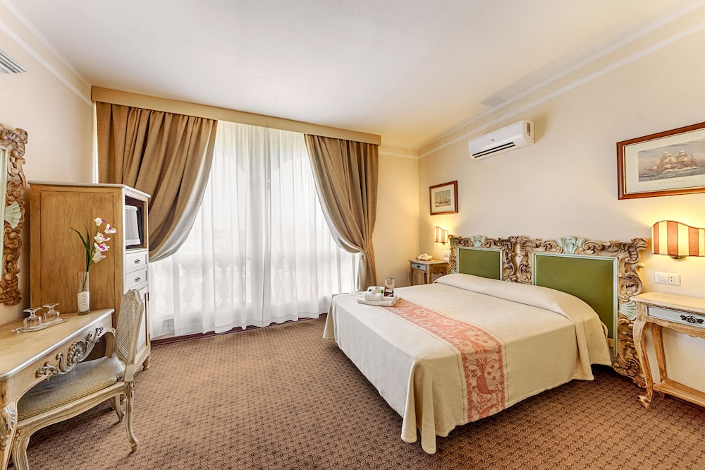 Standard Double or Twin Room - Photo 2