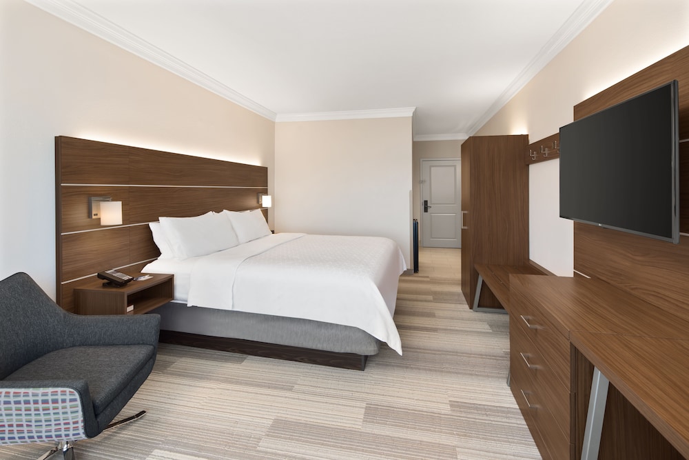 Standard Room, 1 King Bed - Photo 1
