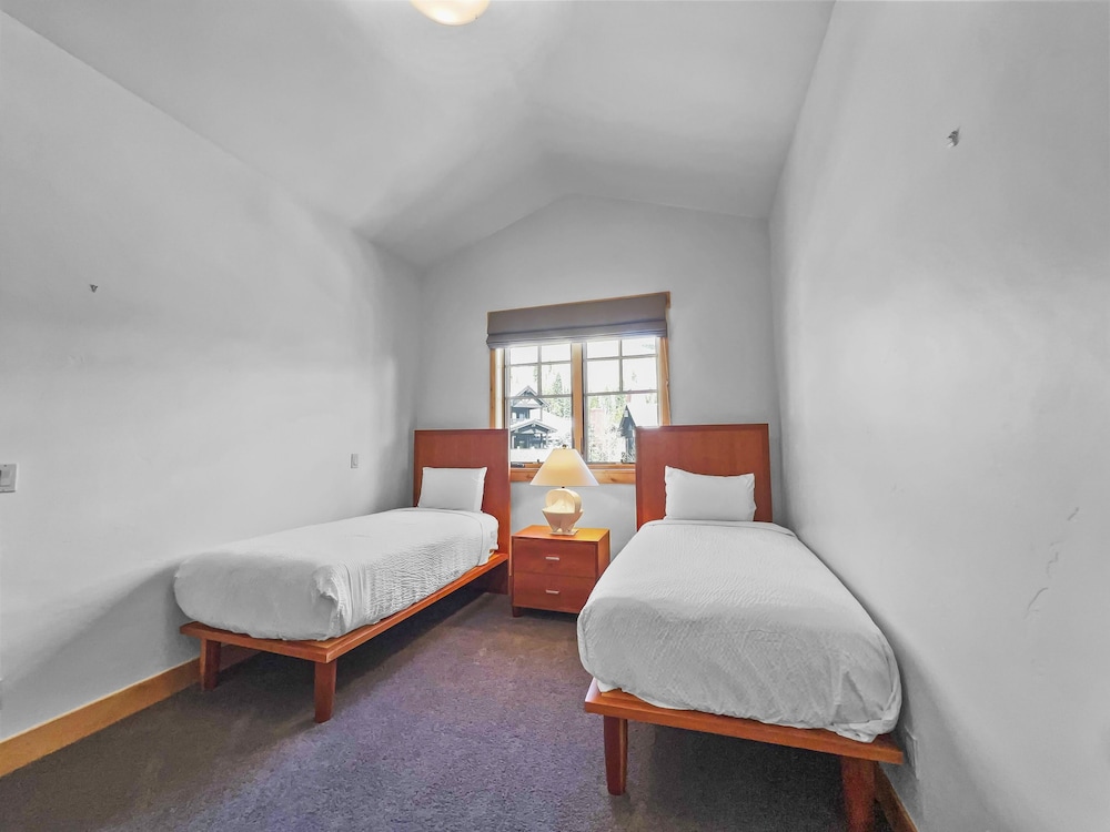 Townhome, 3 Bedrooms photo 2
