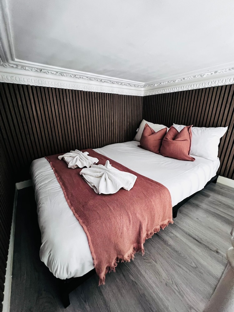 Economy Double Room, Private Bathroom photo 2