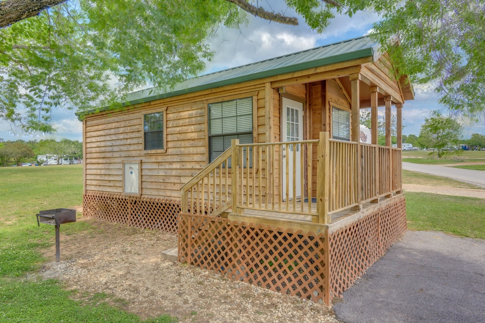 Cabin, 1 Bedroom, Kitchenette (Pets OK, Linens Included) photo 2