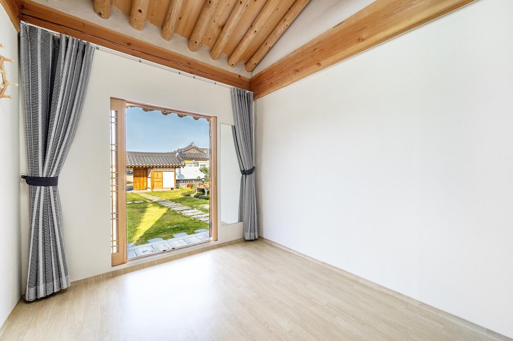 Basic Room, 1 Bedroom (Cosmos) - Photo 1