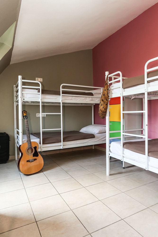Bed in a mixed Dormitory with 4 Beds, Private Bathroom photo 1