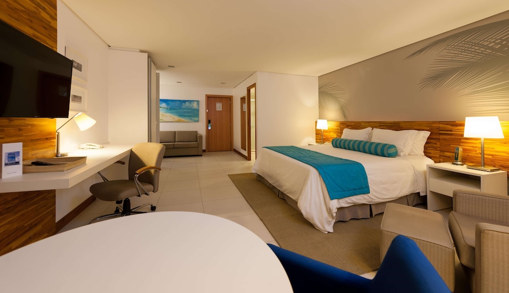 Luxury Suite, 1 King Bed, Non Smoking, Partial Ocean View - Photo 3
