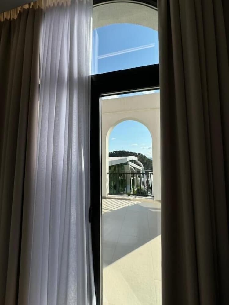 Deluxe Double or Twin Room, Balcony, Mountain View