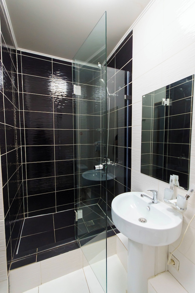 Standard Twin Room - Photo 4