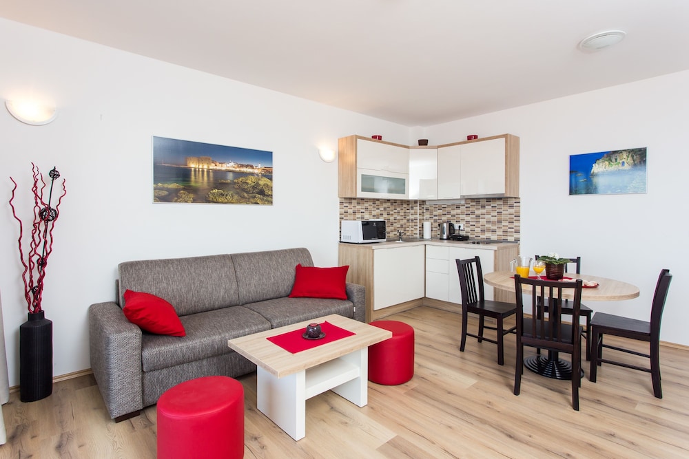 Deluxe One Bedroom Apartment with Balcony and Sea View (2nd floor) photo 2