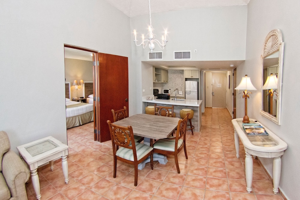 Suite, 1 Bedroom - Photo 5