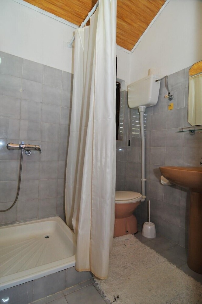 Room, Terrace (5 Beds) photo 3