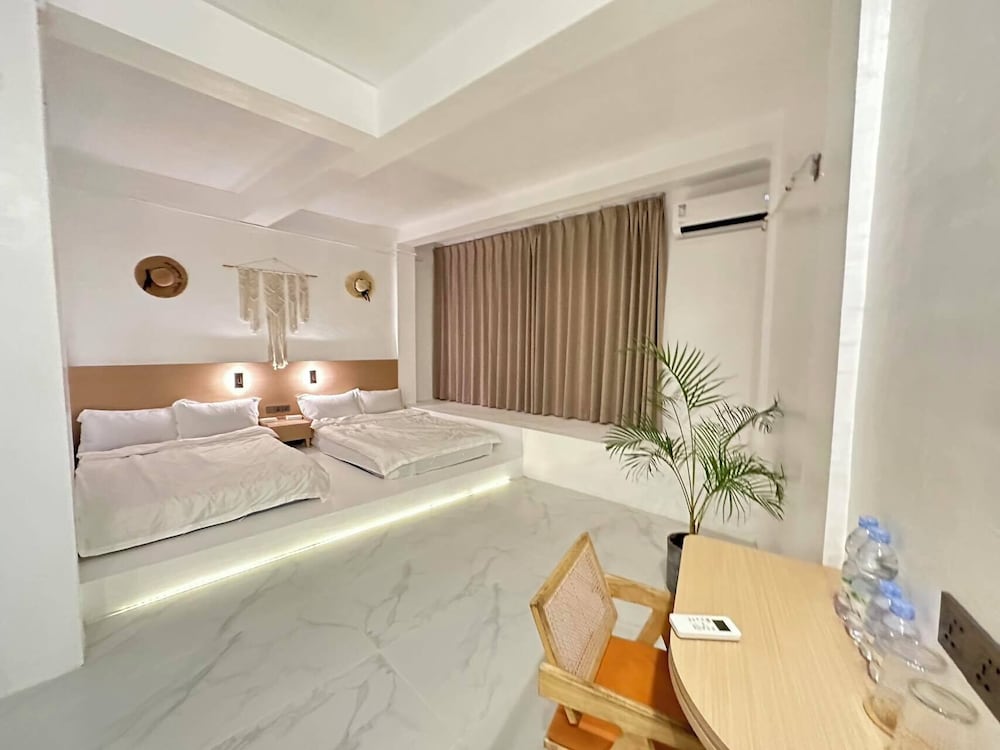 Deluxe Twin Room, 2 Double Beds, Balcony, Garden View photo 2