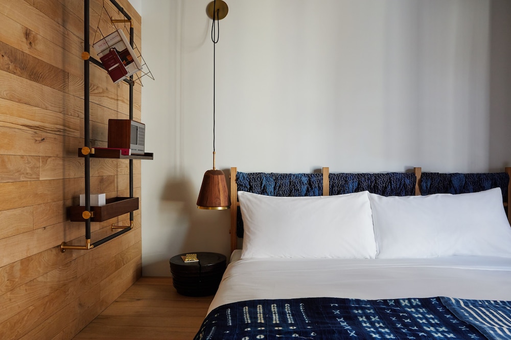 Superior Room, 1 King Bed, City View photo 3