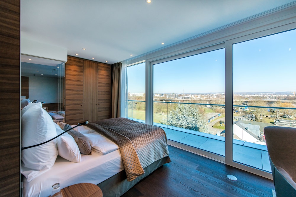 Executive Suite, Marina View