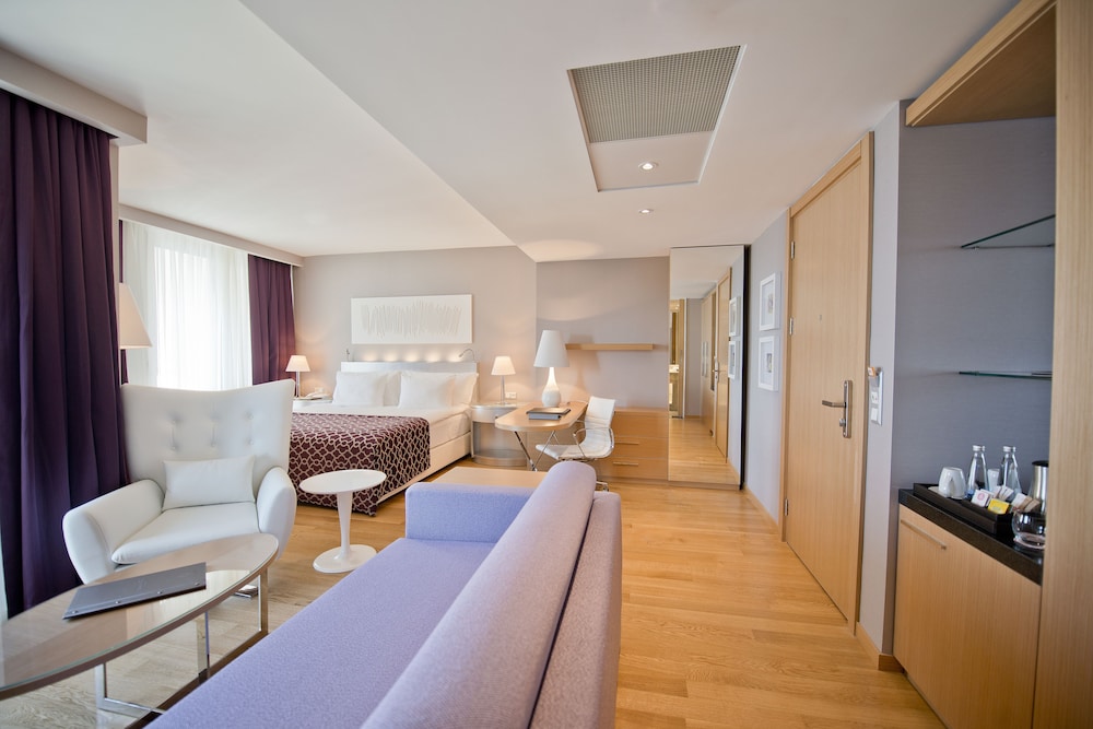 Skyline Suite