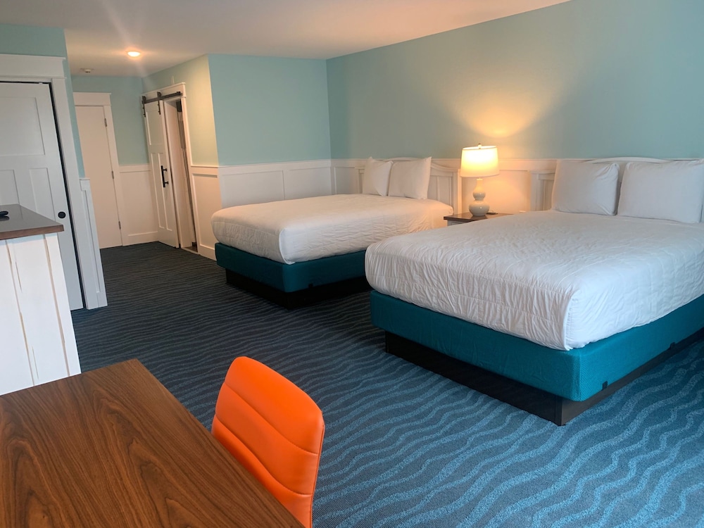 Traditional Room, 2 Queen Beds - Photo 2