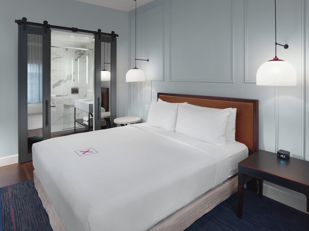 Room, 1 King Bed (ADA Mono)