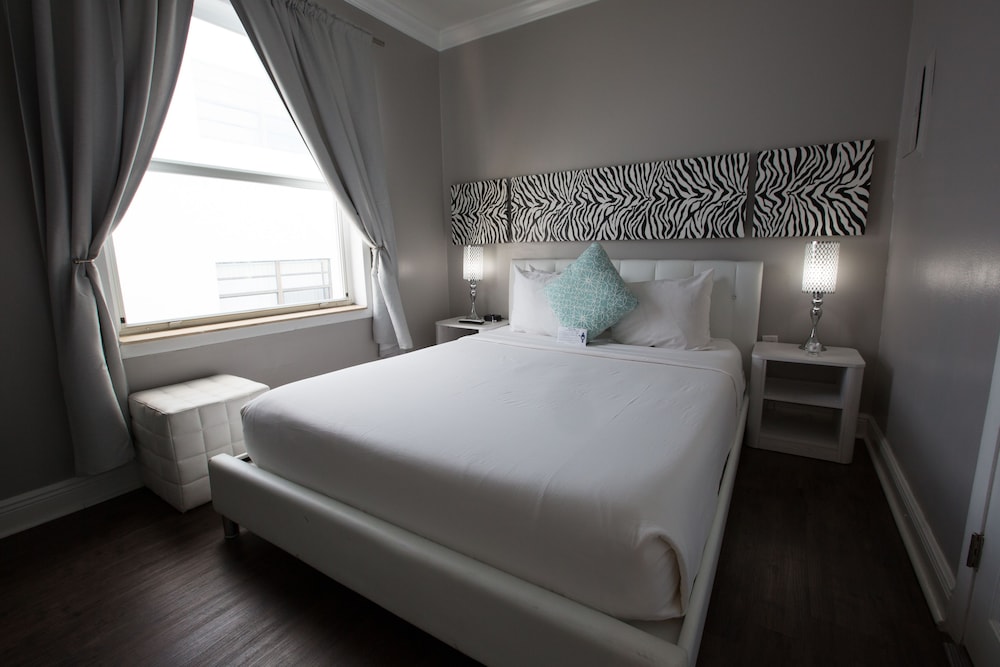 1 Bedroom Suite, 1 Queen and 1 sofa bed (trundle style) with 2 twin mattresses