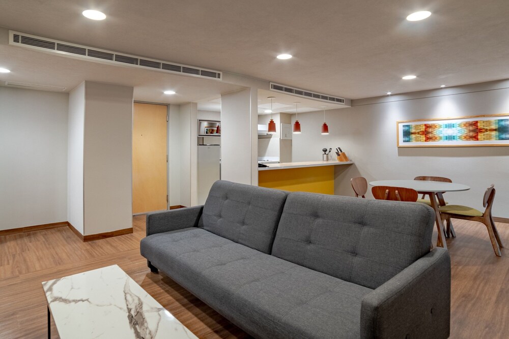 Suite, 1 Bedroom - Photo 1